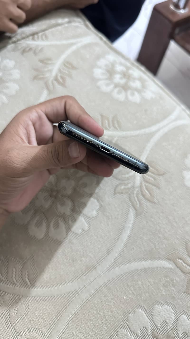 iPhone 11 Pro Max 2