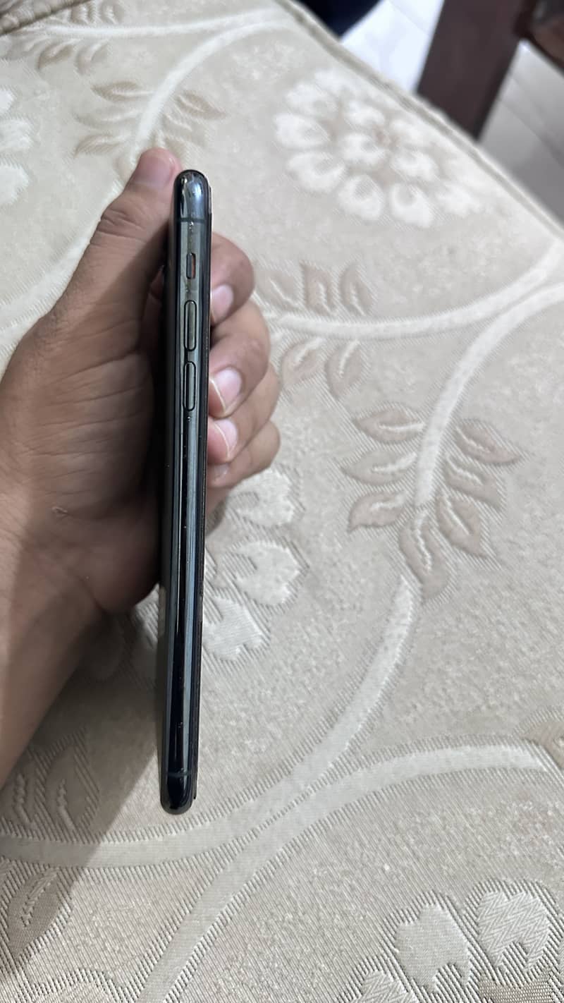 iPhone 11 Pro Max 4