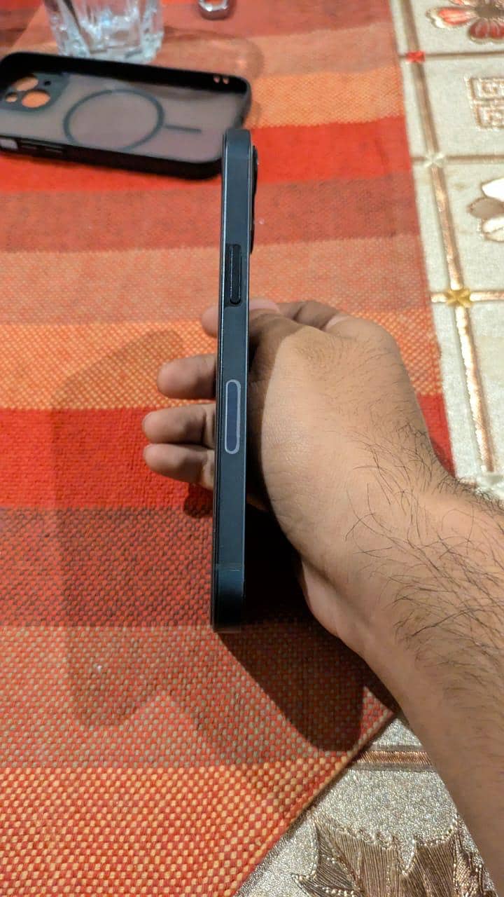 Apple iPhone 13 2