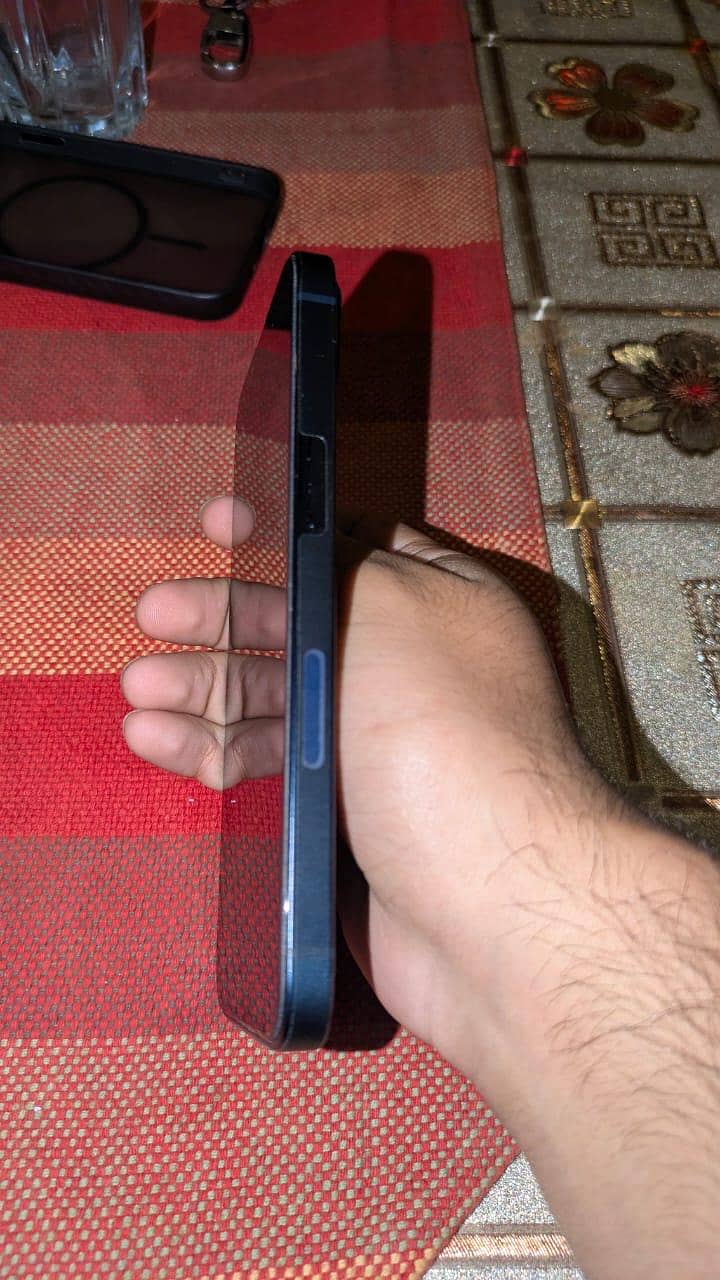 Apple iPhone 13 4