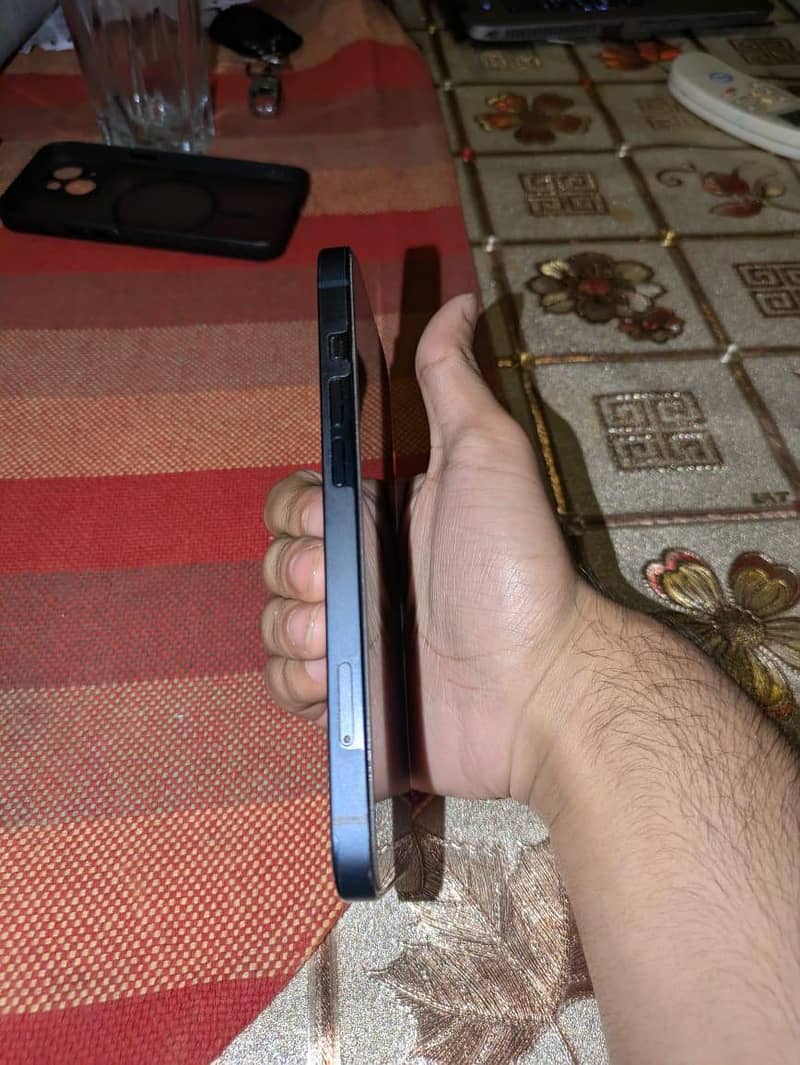Apple iPhone 13 5