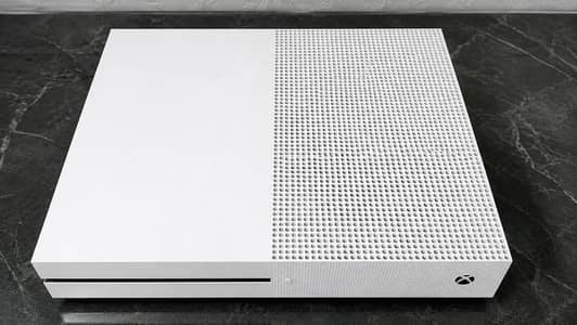 Xbox One S — Excellent Condition(9/10)  Xbox One S in excellent