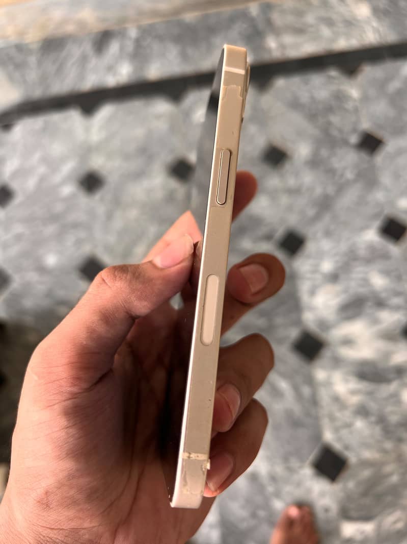 Apple iPhone 13 2