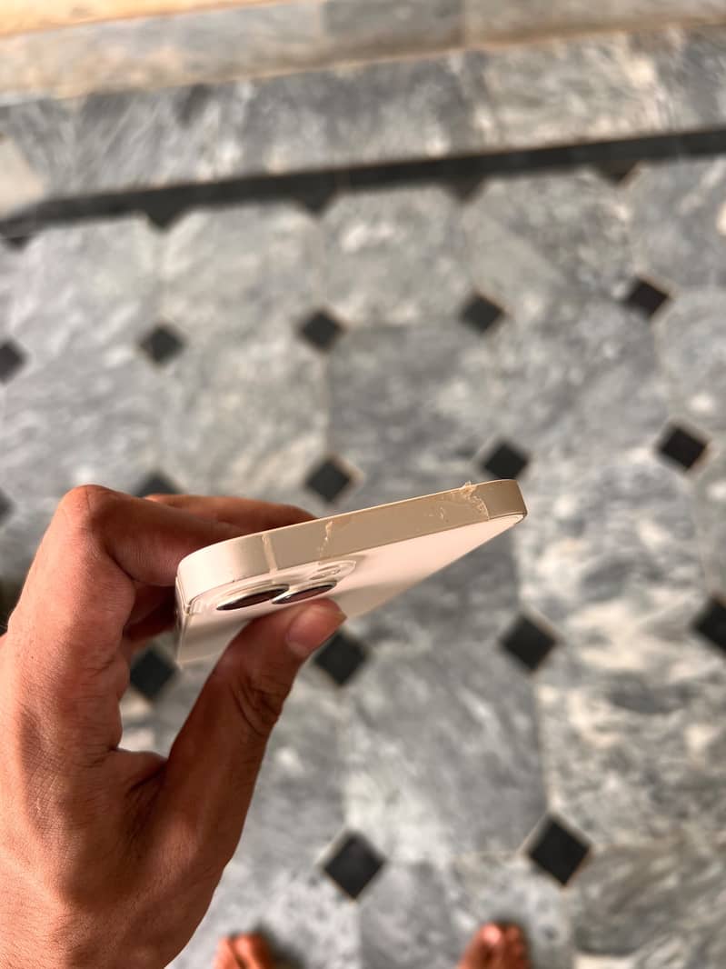 Apple iPhone 13 4