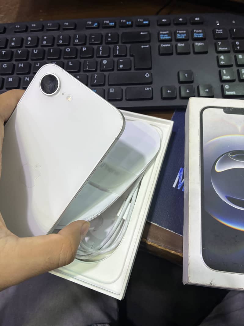 Apple iPhone 16e 2