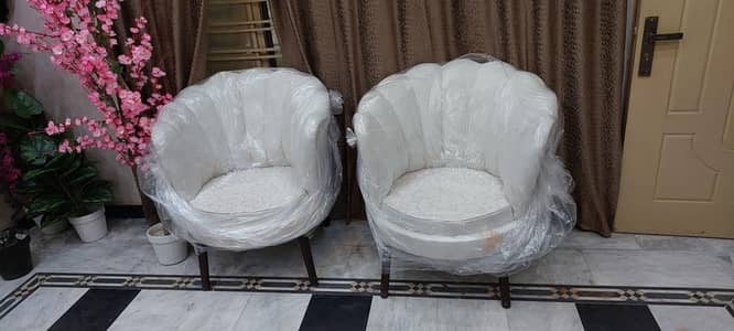 Sofa Set 5 seater solid wood structure new condition never used