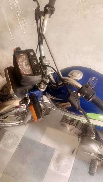 Bule color very good cd 70 2025 model very good condition