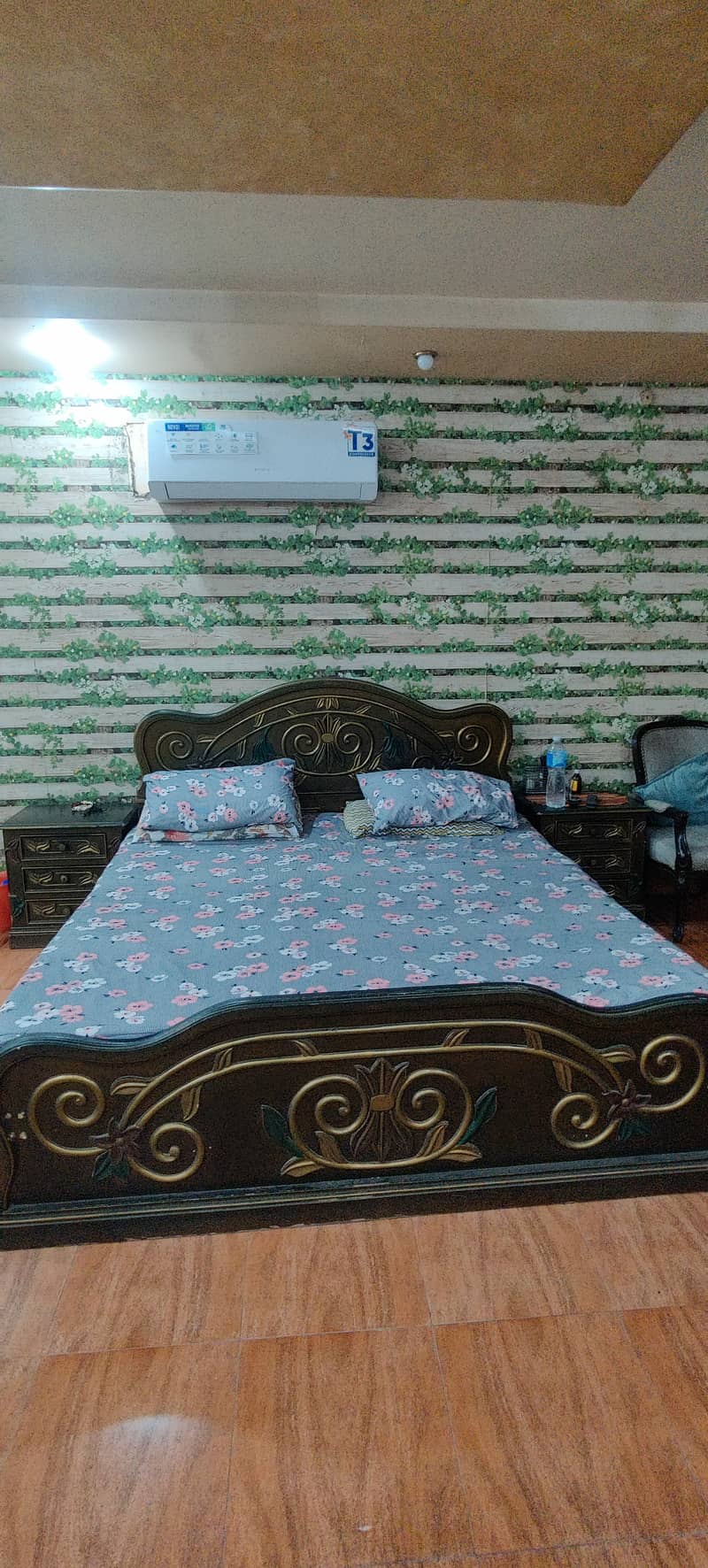 Wodden bed 1