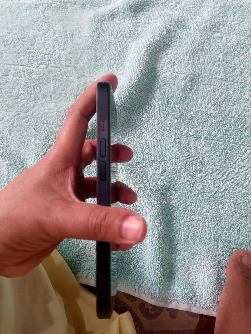 Apple iPhone 14 3