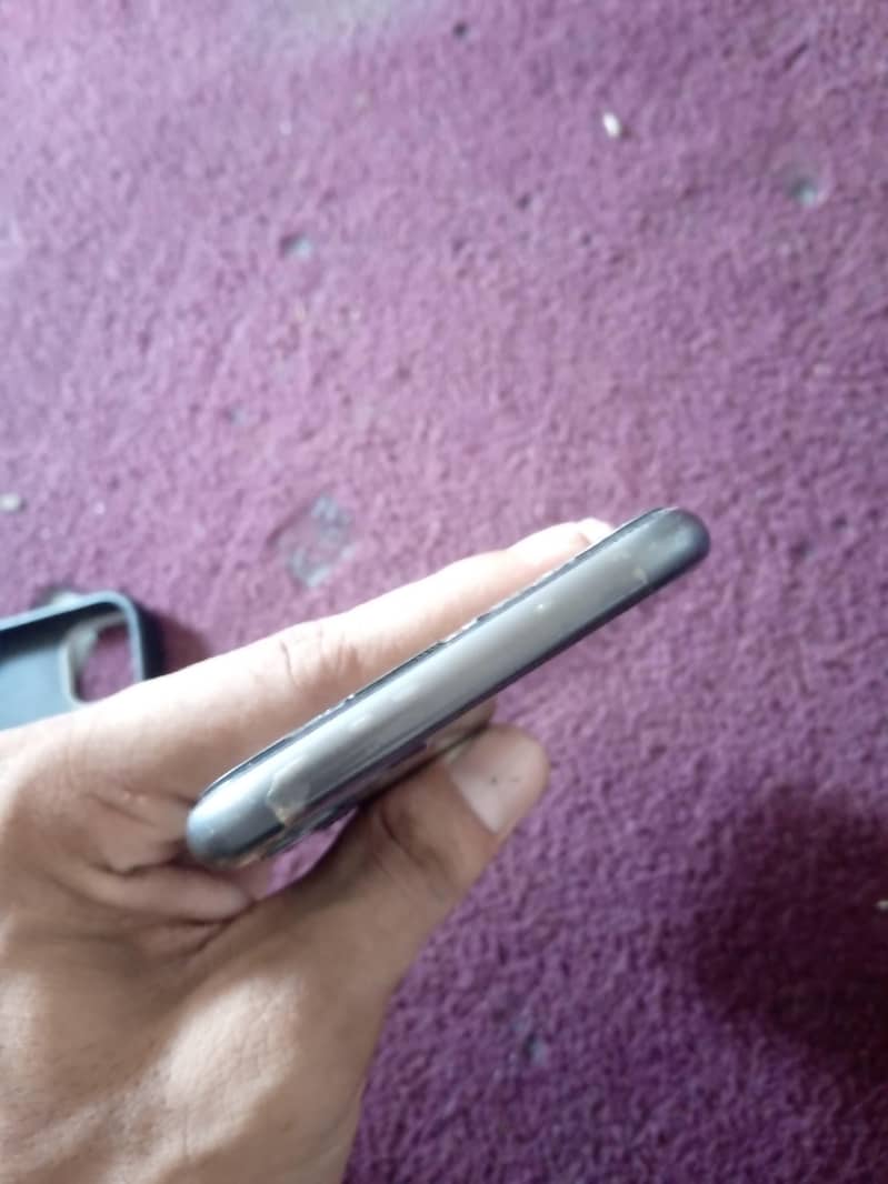 Apple iPhone 11 7