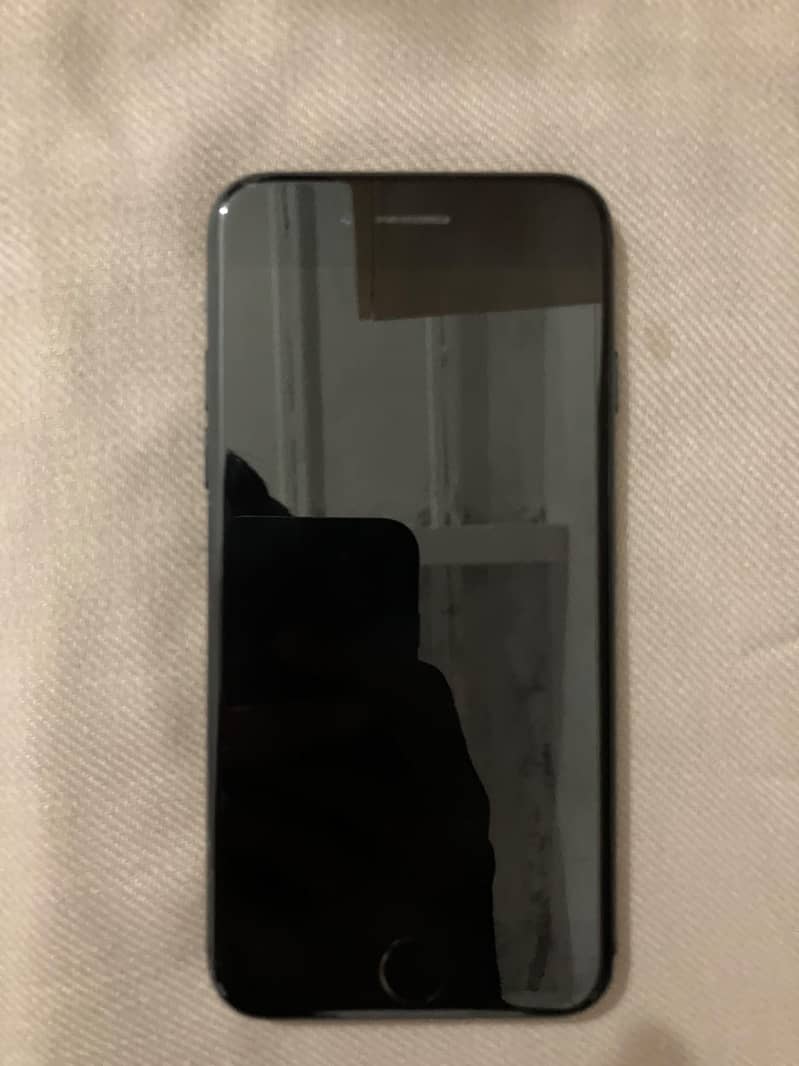 Apple iPhone 7 0