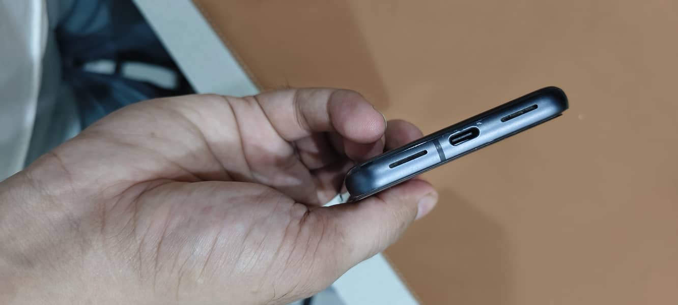 Google Pixel 8 4