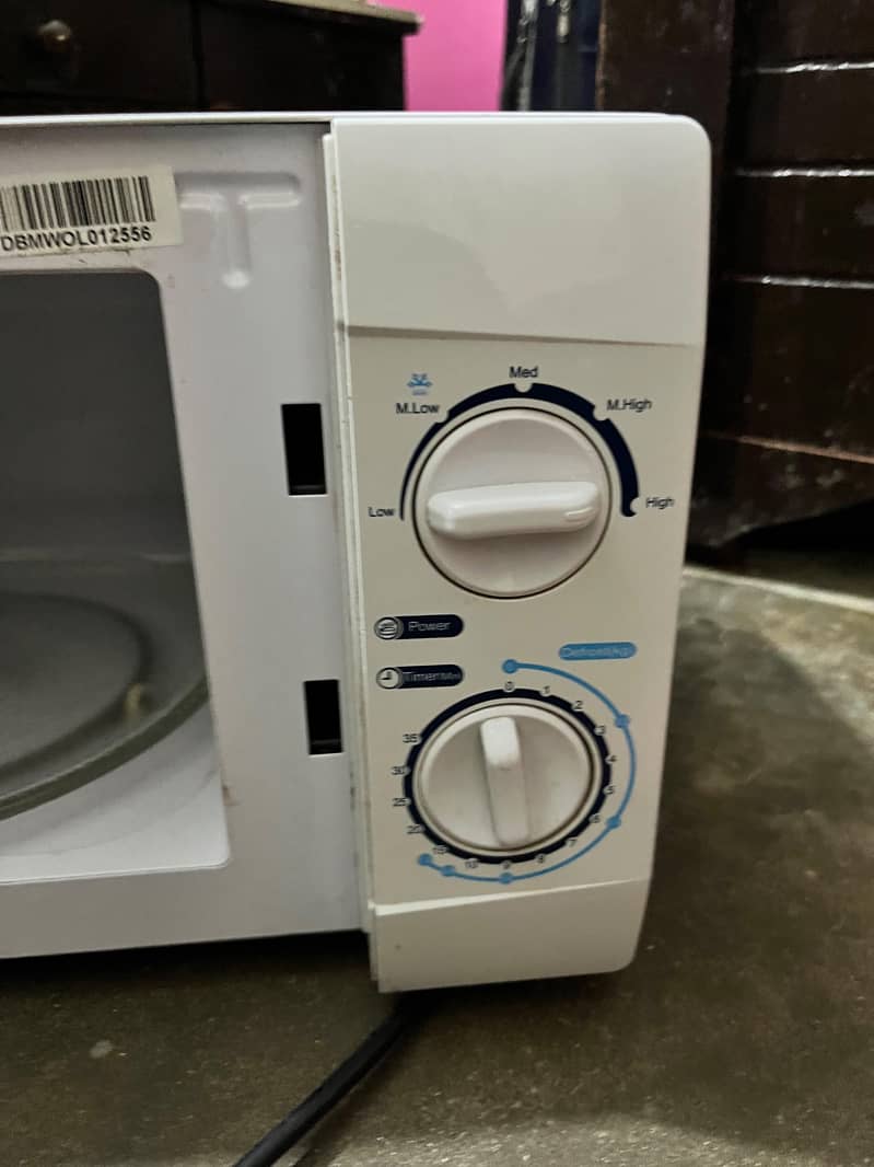 Dawlance microwave 1