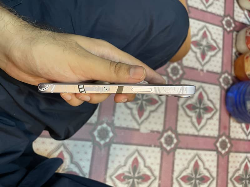 Apple iPhone 14 4