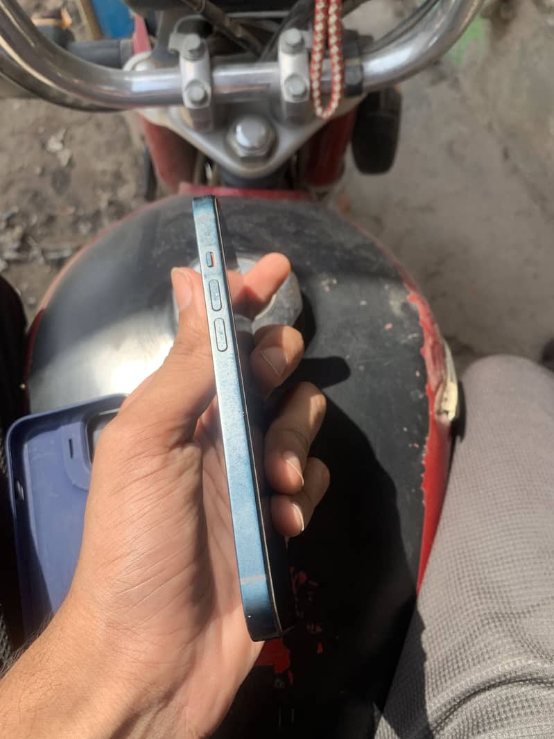iPhone 14 2