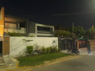 01-Kanal 4-Bedroom's Luxury House Available For Rent with 10 KV Solar System Installed. . . Best For Multinational Company & Guest House.