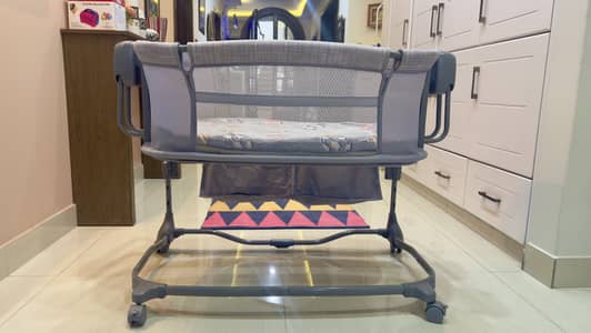 MASTELA DELUXE 3-IN-1 AUTOMATED BABY COT — ALMOST BRAND NEW