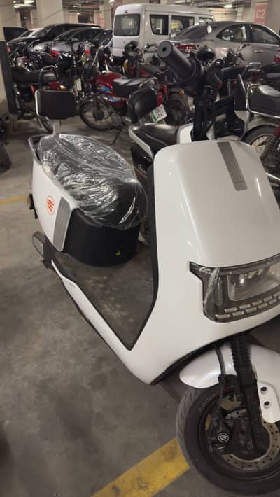 Saigee N-300 Electric Scooty | Only 30 KM Driven | Brand New