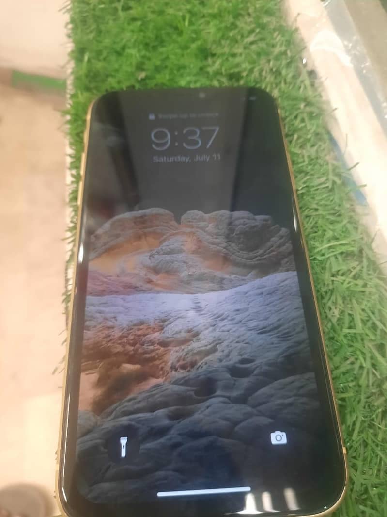 Apple iPhone 11 4