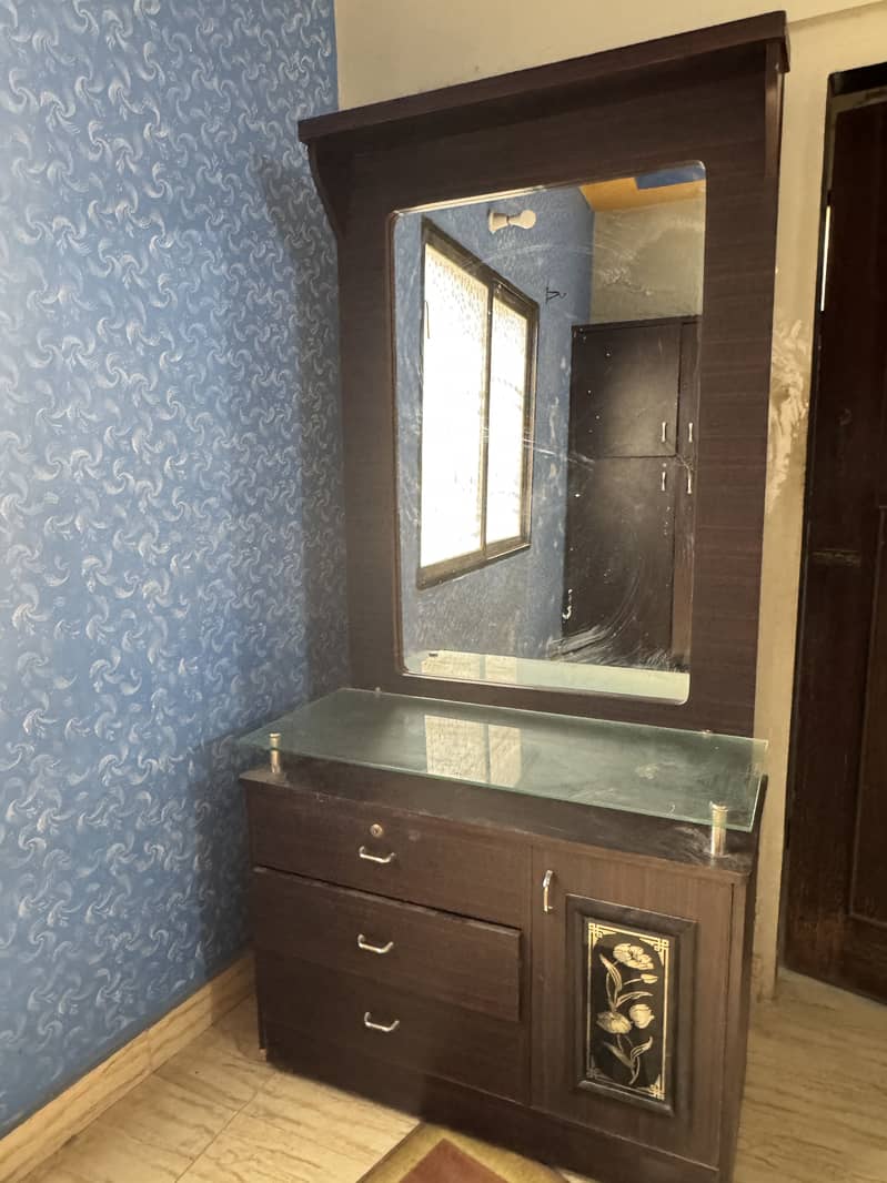 Dressing table for sell 1