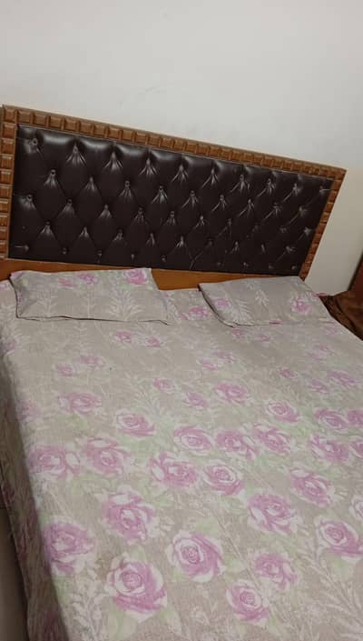 wood bed and dressing