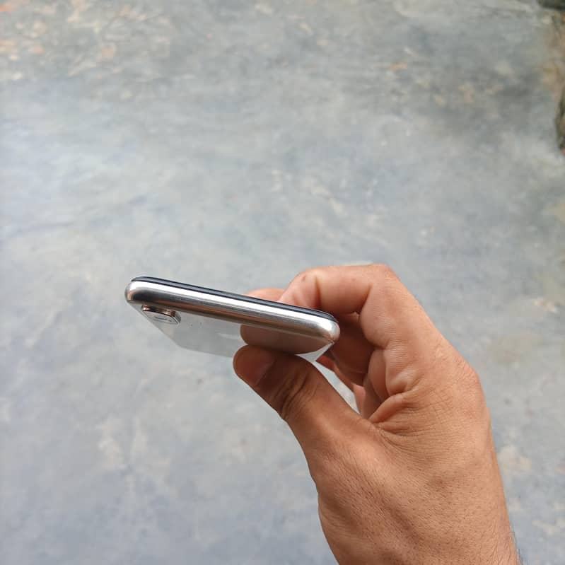 Apple iPhone X 5