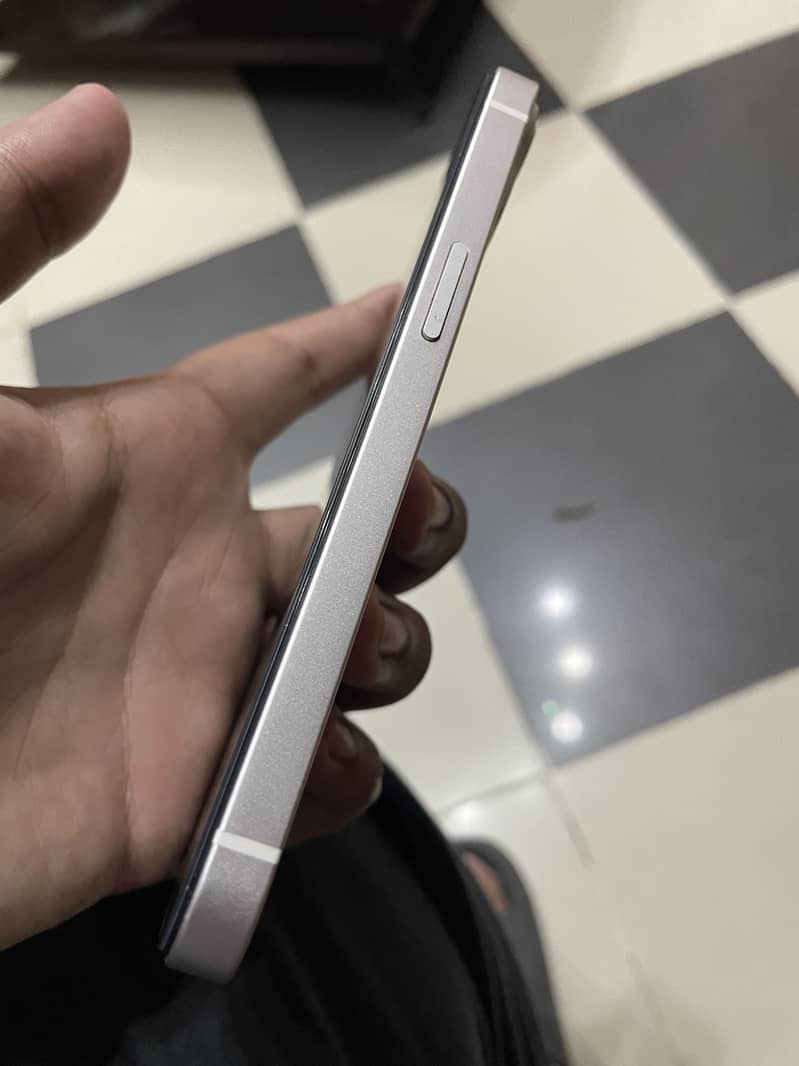 Apple iPhone 13 3