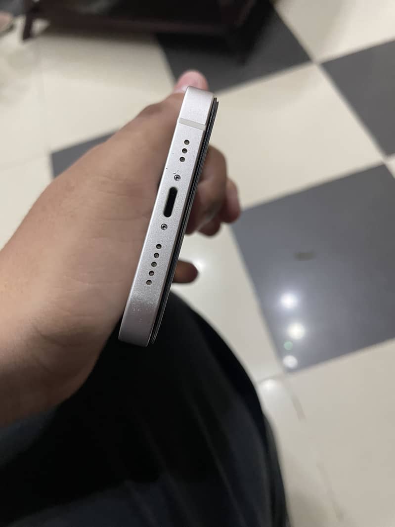 Apple iPhone 13 4