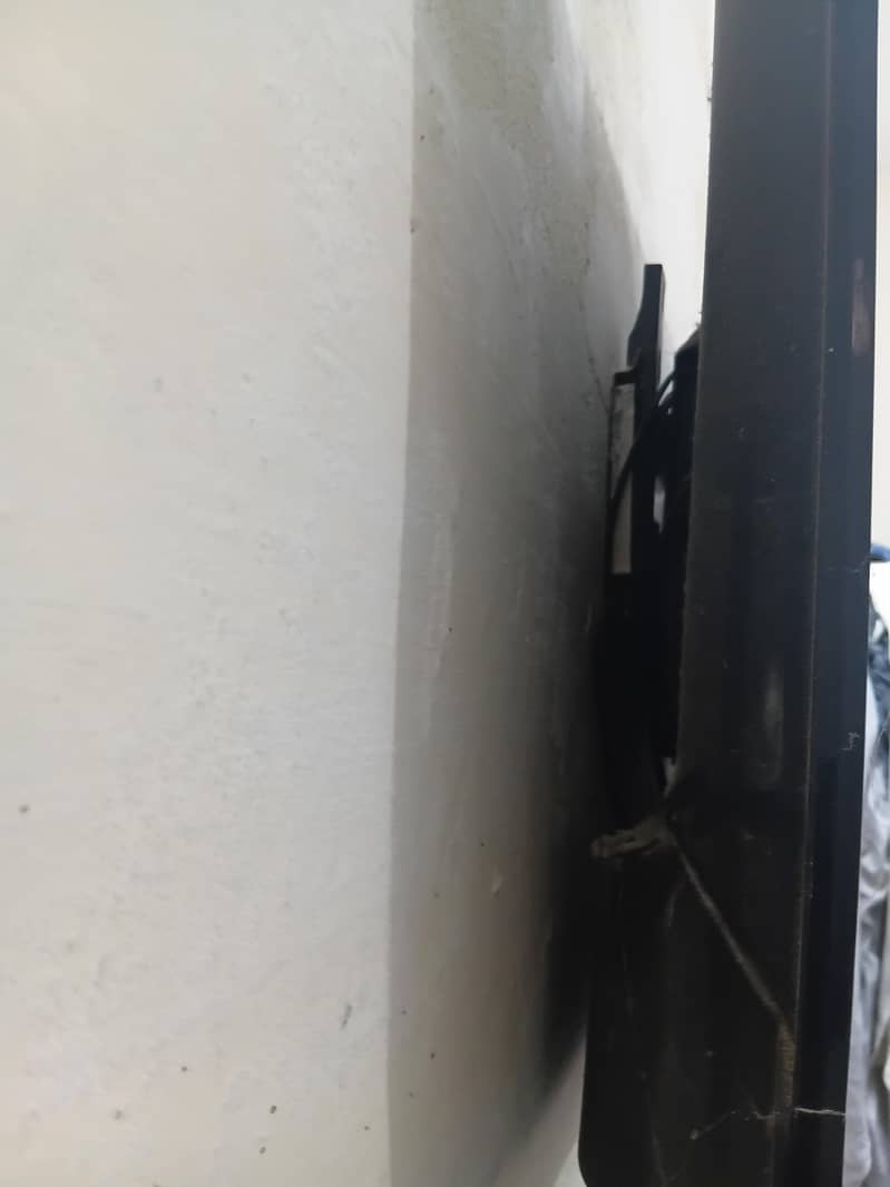 LCD TV 2