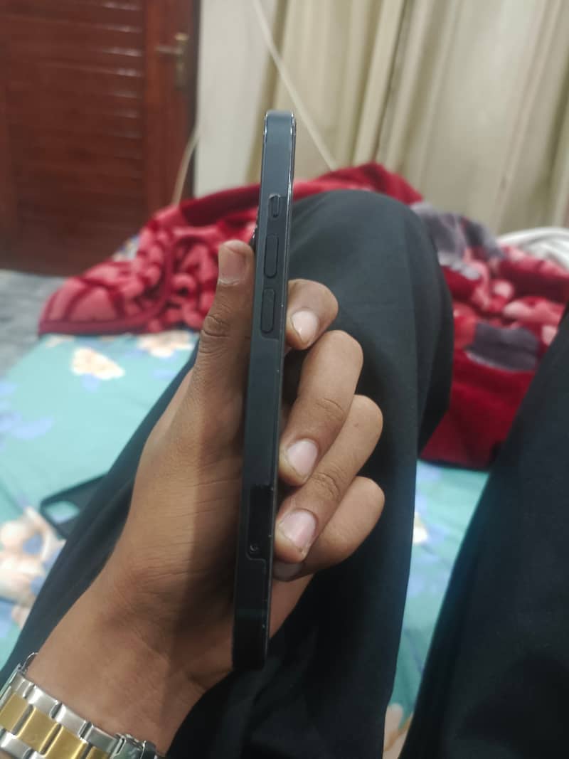 Apple iPhone 14 3