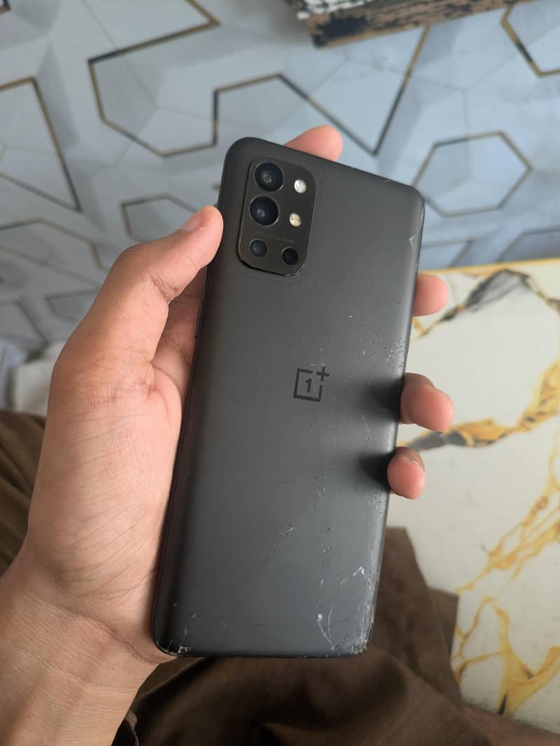 One Plus 9R 1