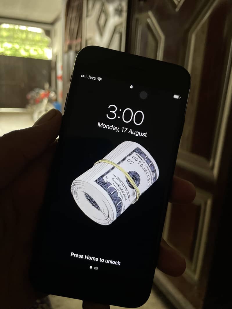 Apple iPhone 7 0