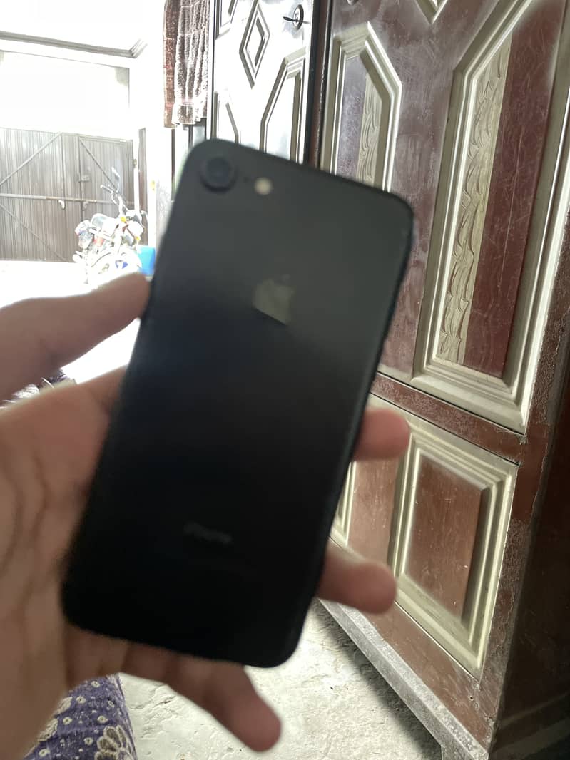 Apple iPhone 7 1