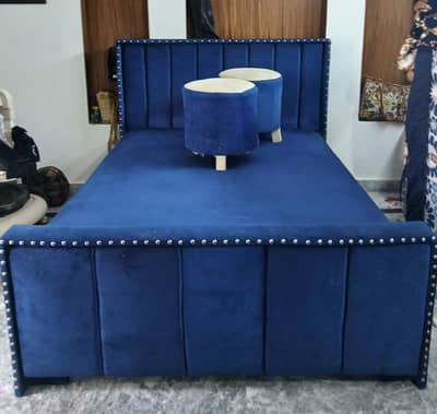 4/5 bed  in blue valvet colour