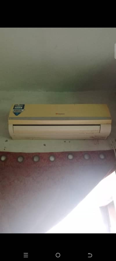 1.5 ton dawlance a. c neat and clean . . . . excellent condition. .