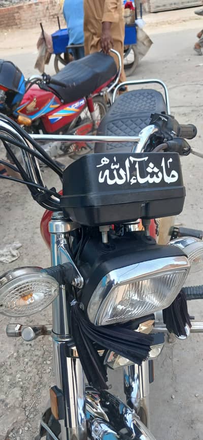 Honda 125 red