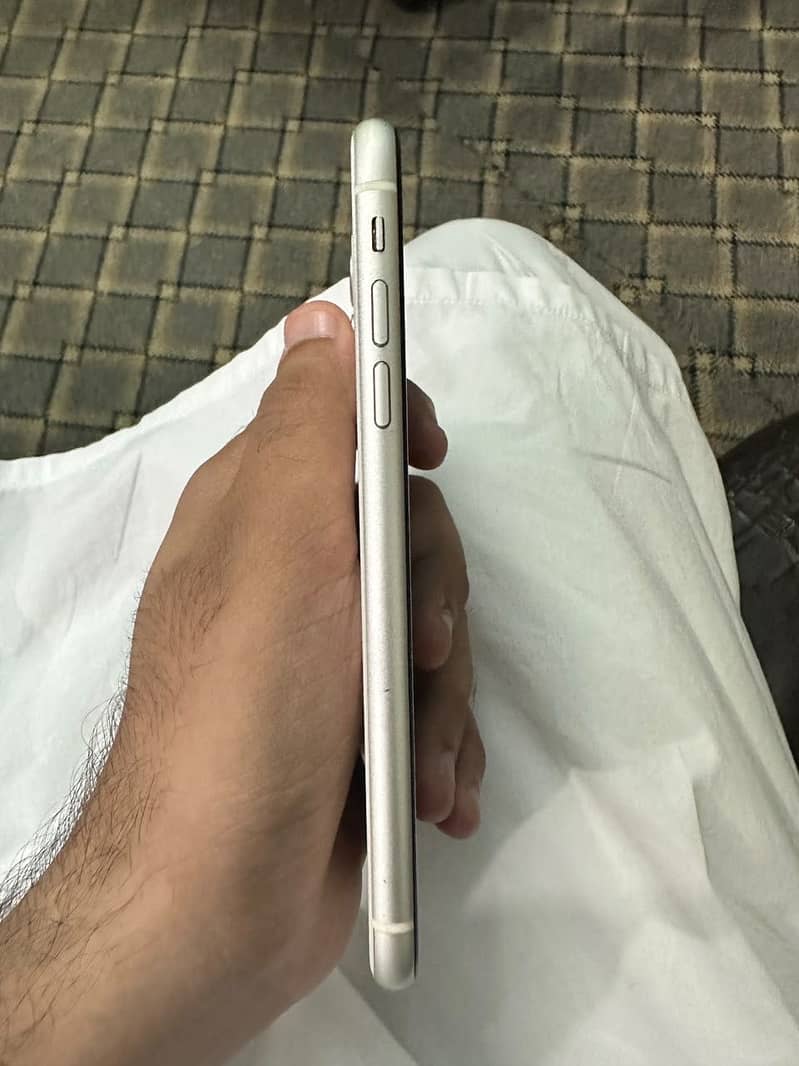 Apple iPhone 11 3