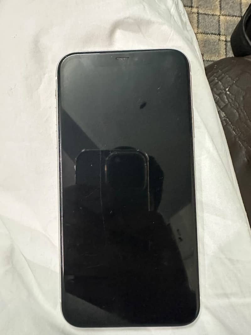 Apple iPhone 11 4