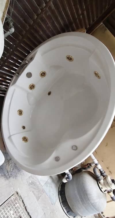 jacuzzi bath tub