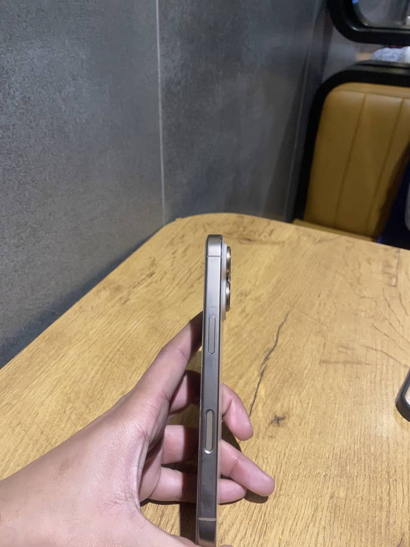 Apple iPhone 16 Pro 4