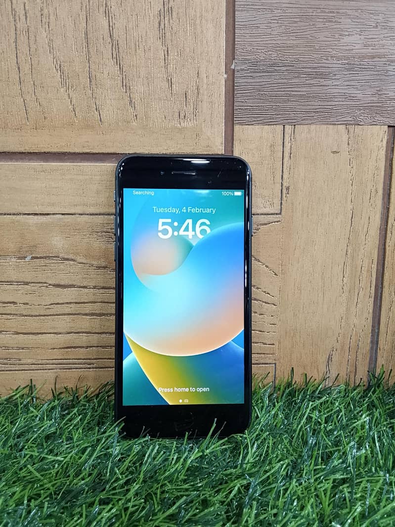 Apple iPhone 8 1