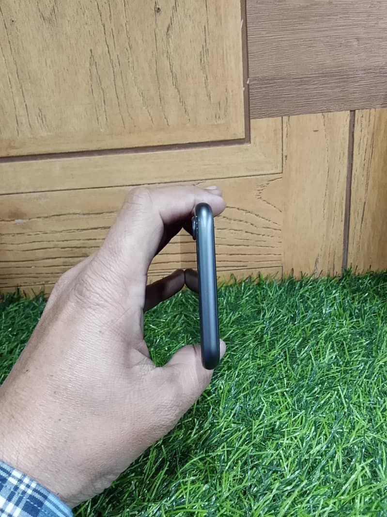 Apple iPhone 8 3