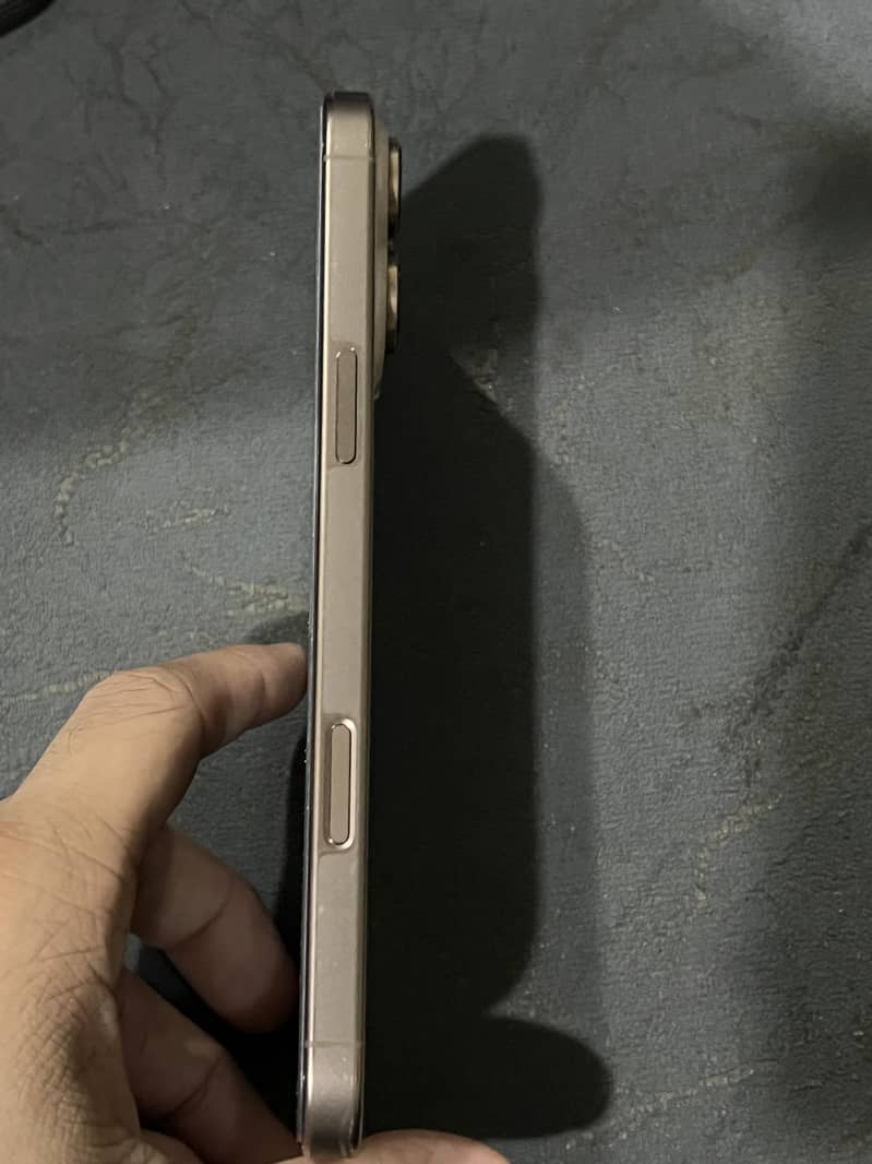 Apple iPhone 16 Pro Max 0