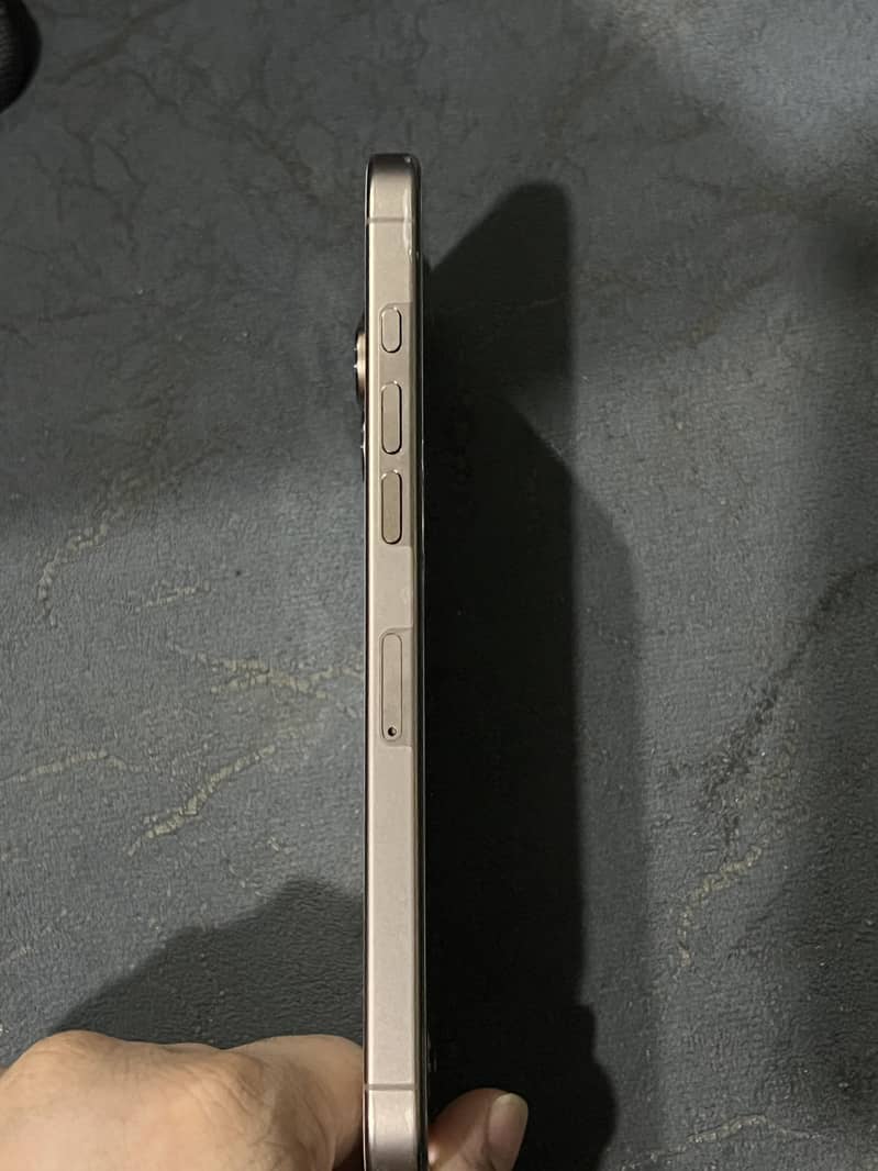 Apple iPhone 16 Pro Max 2