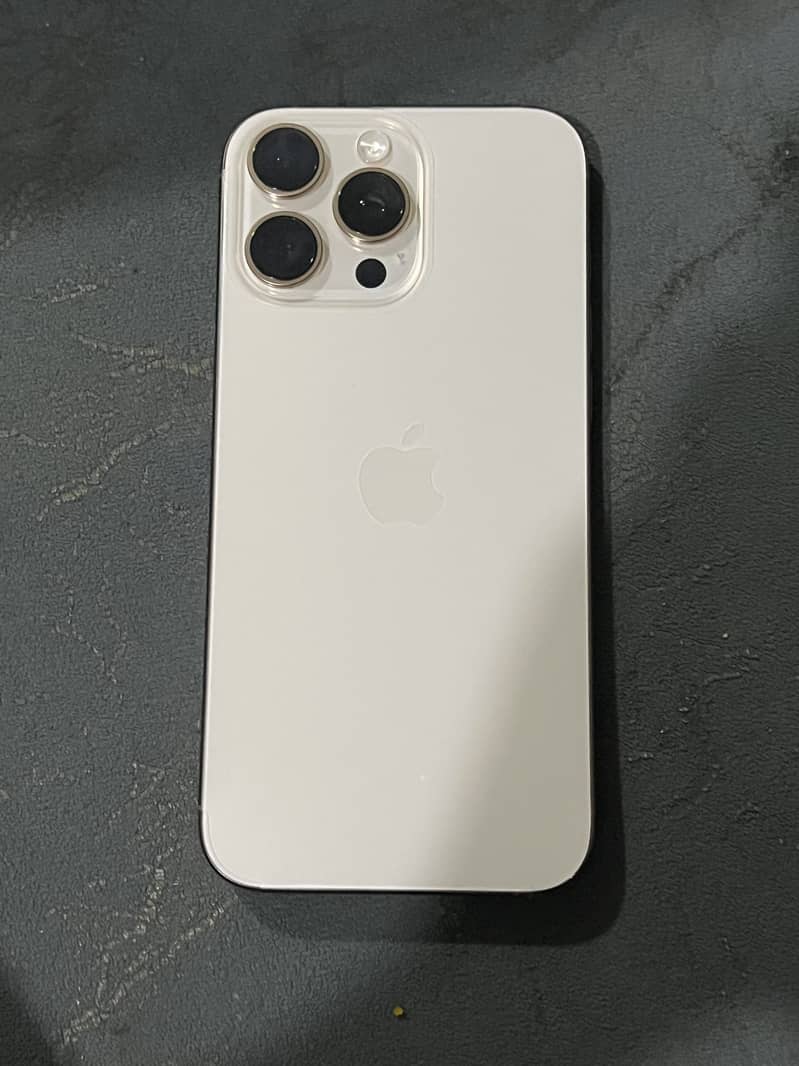 Apple iPhone 16 Pro Max 3