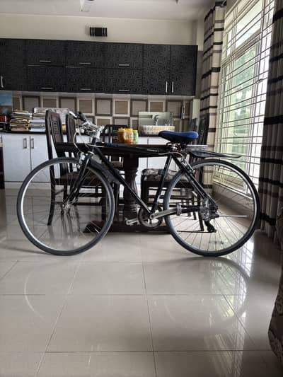 Weekend bikes original hybrid cycle.