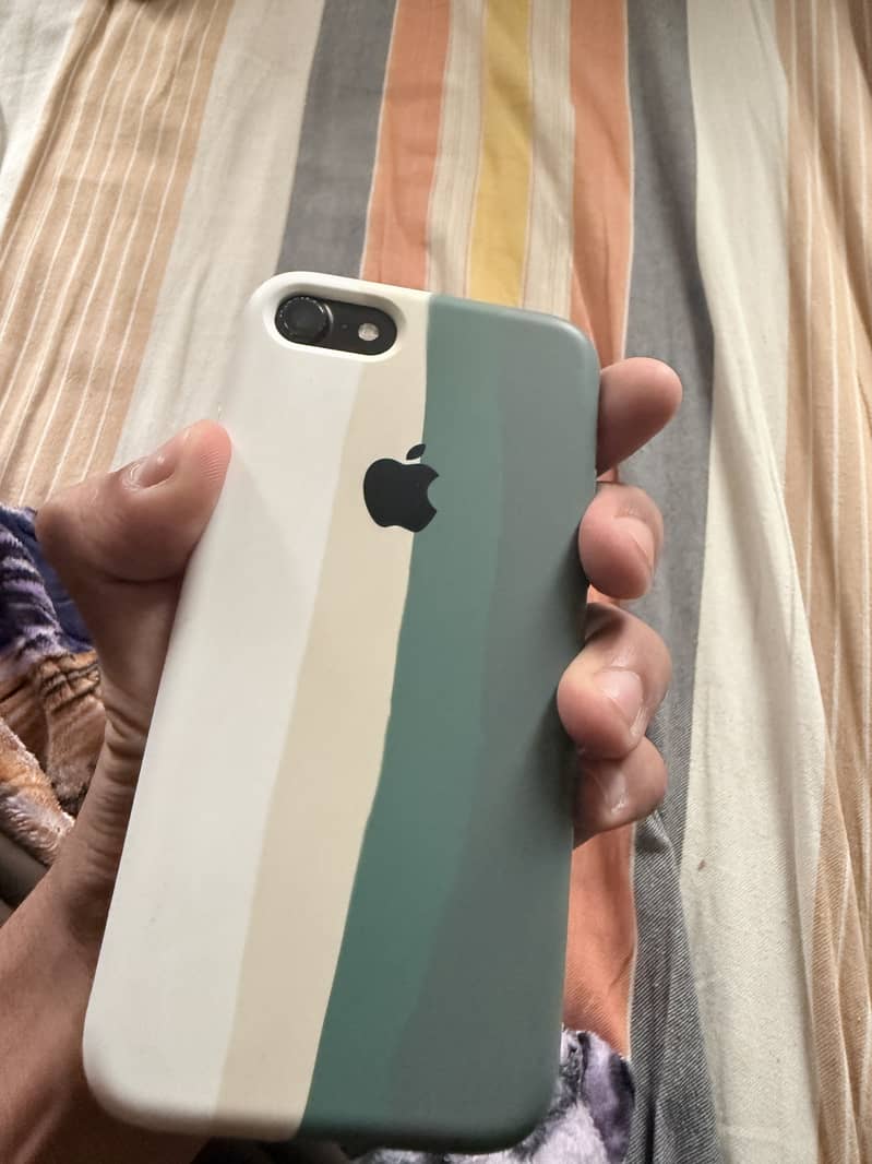 Apple iPhone 7 2