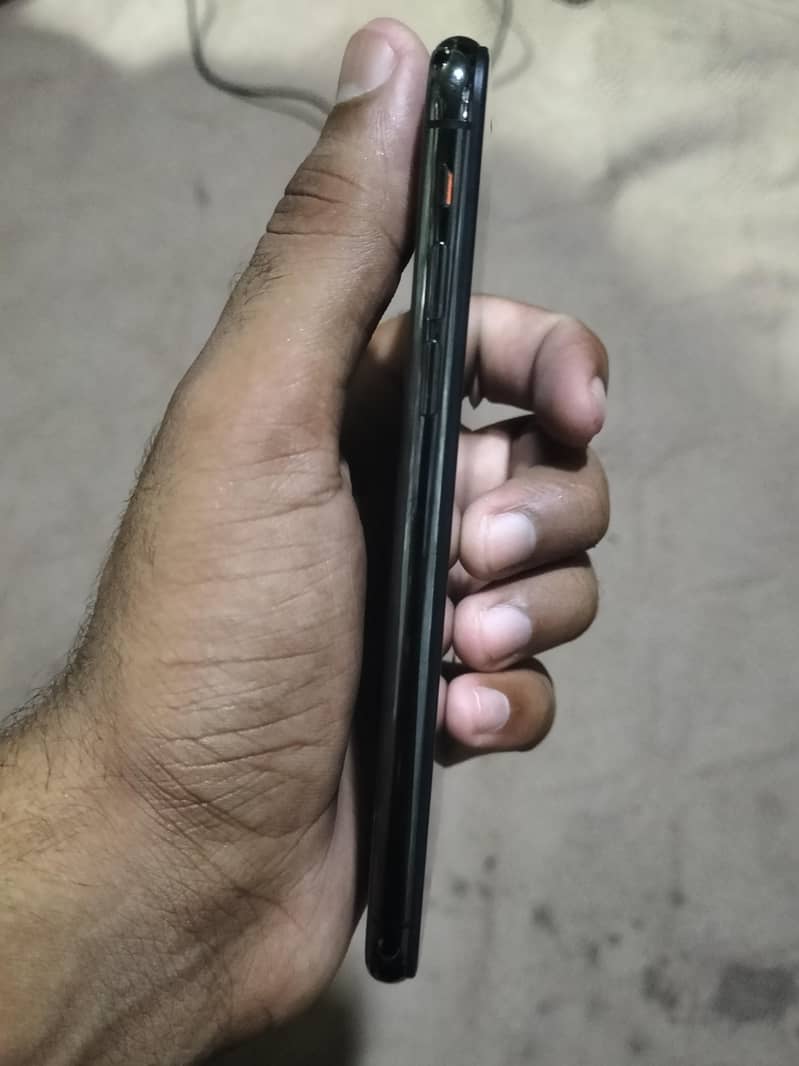 Apple iPhone X 4