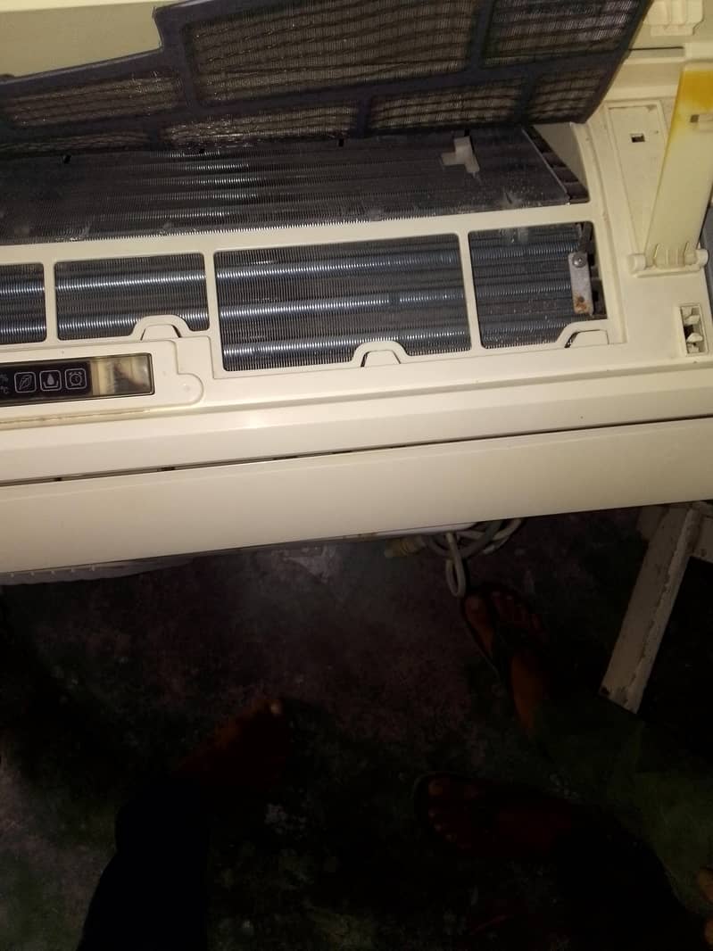 good condition  contact 03120554410 4