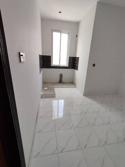 580 Sq Ft Flat in Falaknaz Dreamz main Chowrangi Reqdy to Shift